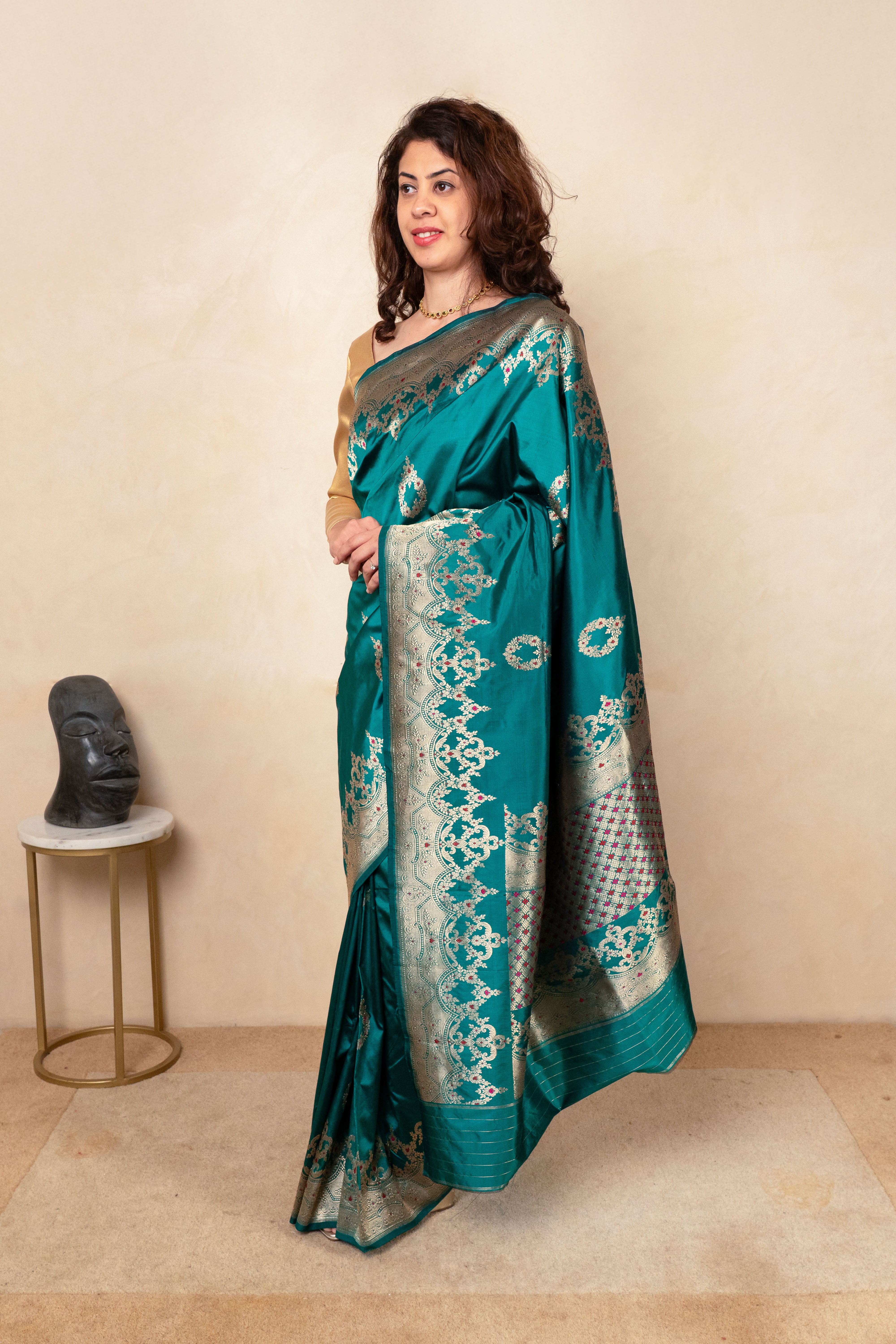 Regal Emerald Green Banarasi Silk Saree with Meenakari Detail