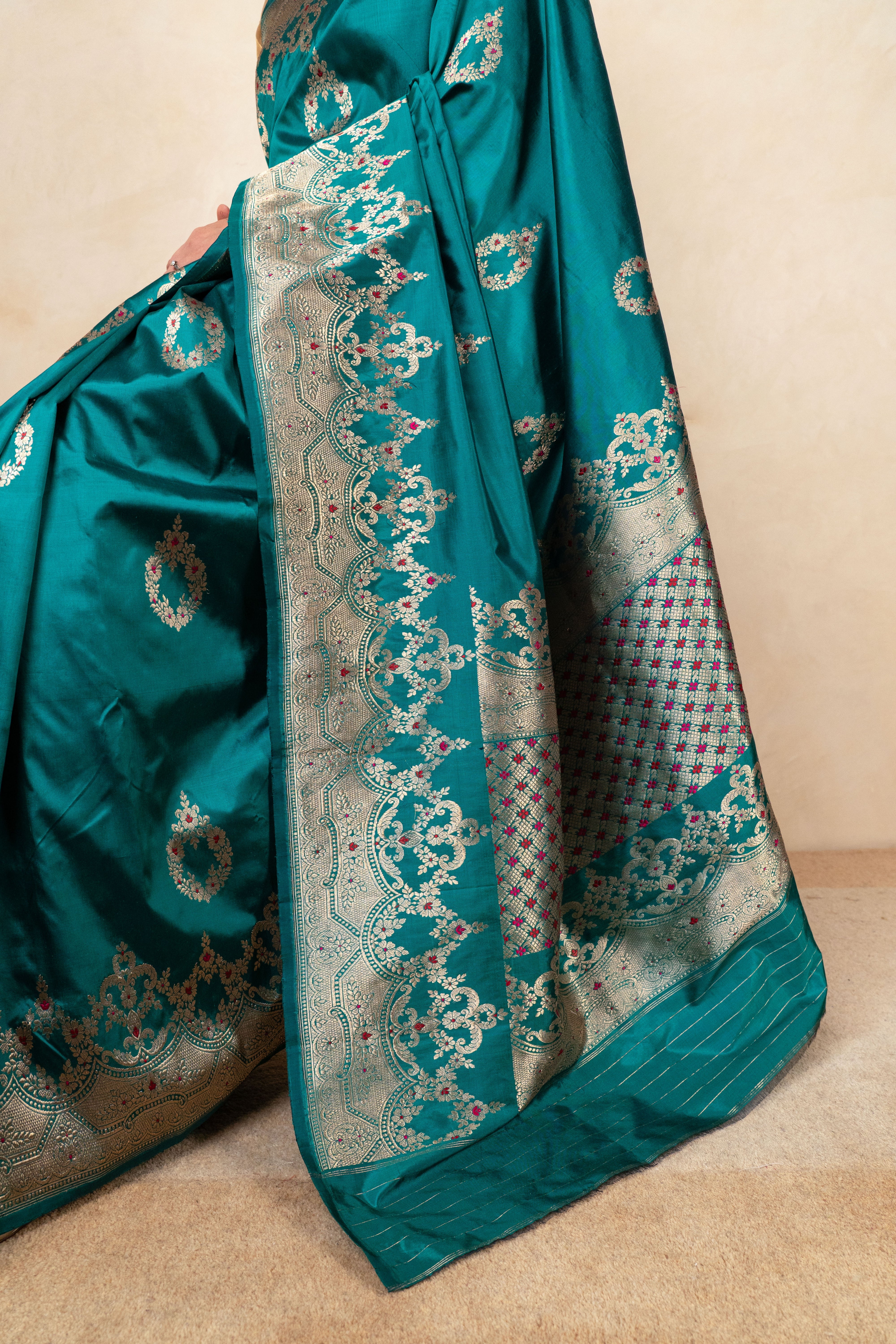 Regal Emerald Green Banarasi Silk Saree with Meenakari Detail