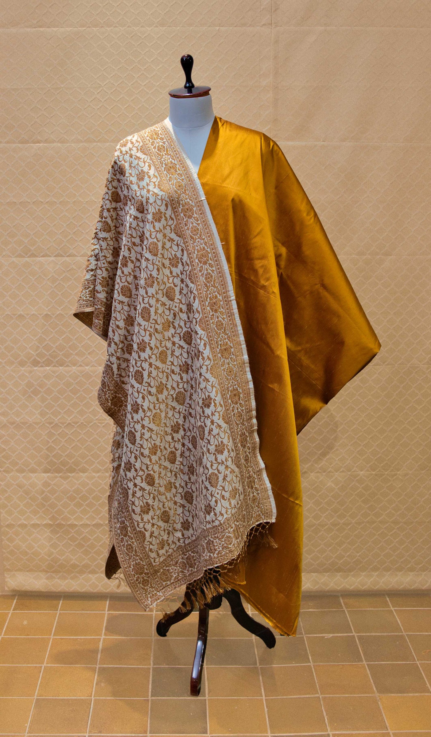 Moonga silk stole dupatta.