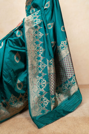 Regal Emerald Green Banarasi Silk Saree with Meenakari Detail